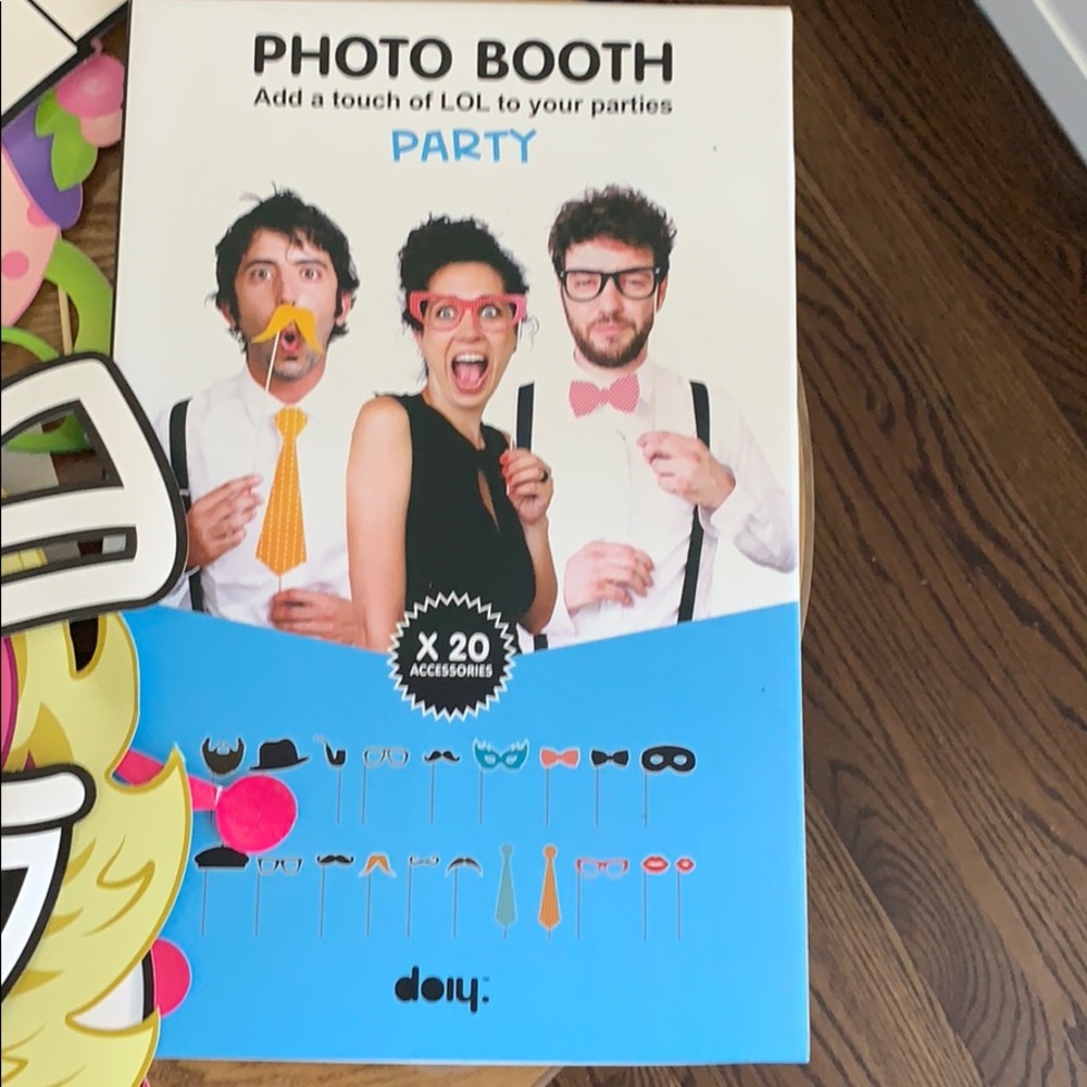 Photo Booth Props - Picture 2 of 3